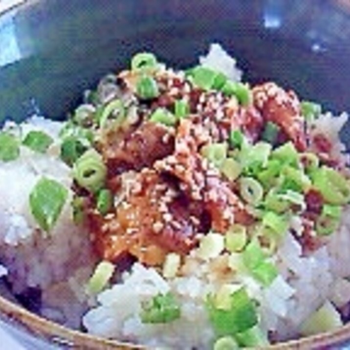 お昼に最高☆味噌サバ缶丼